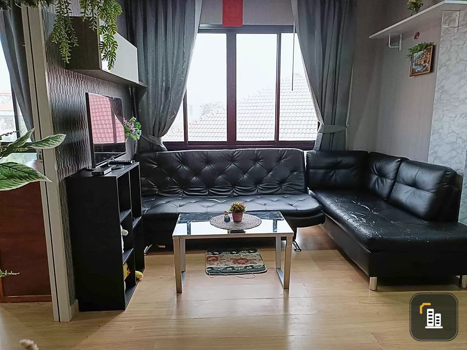 For sale: The Private Paradise (North Pattaya), wallpapered throughout the room, fully furnished, don't miss out!