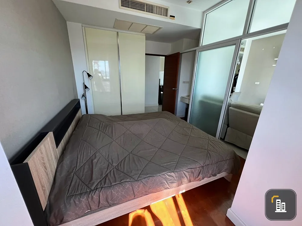 For sale: The Axis Pattaya (South Pattaya) near Khao Phra Tamnak, 9th floor, beautiful city view, fully furnished, hurry and book now!