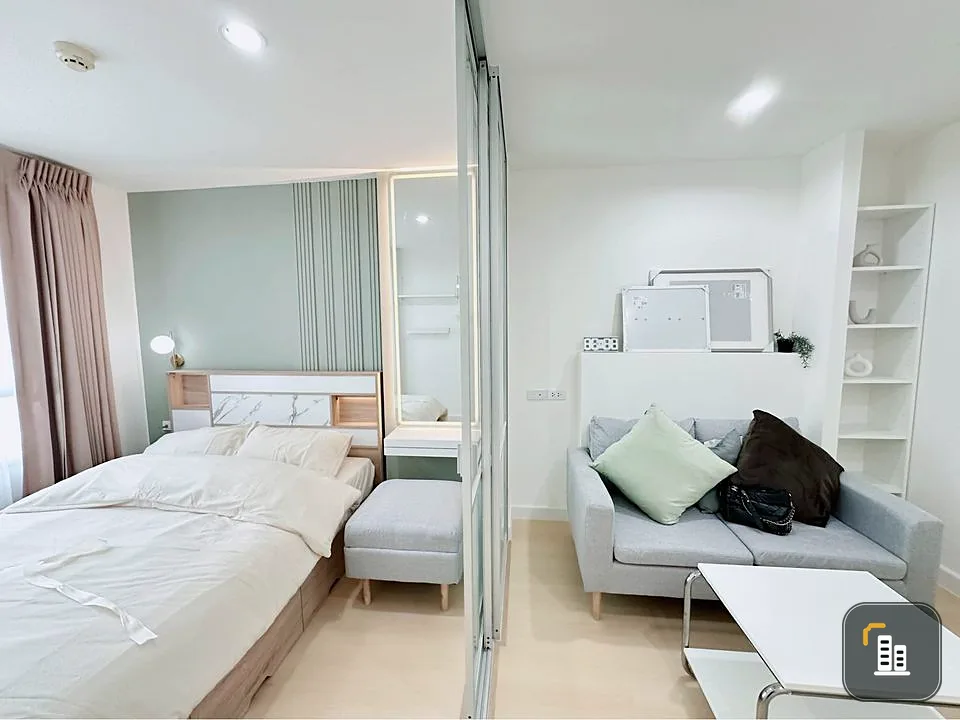 For sale: Lumpini Ville On Nut 46, a beautifully decorated room with simple green and white tones that are easy on the eyes. Reserve now