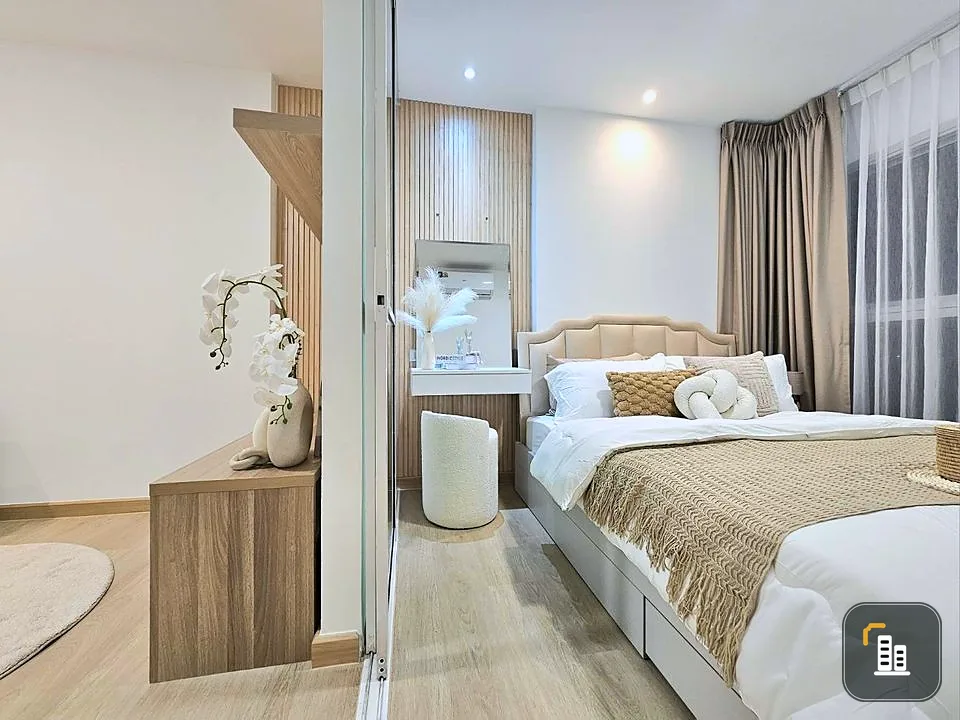 For sale: D Condo Ramkhamhaeng, 7th floor, corner room, very private, decorated very well, has a good quality sofa bed, don't miss it.
