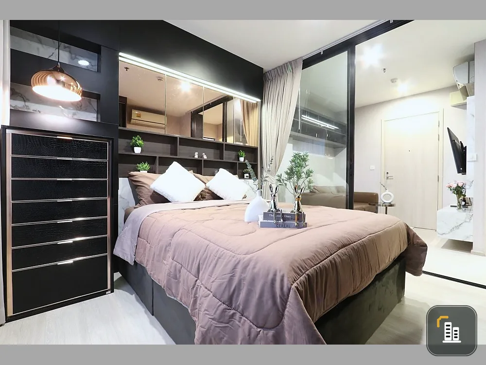 For sale: Life Asoke, fully furnished, built-in, excellent quality + furniture and electrical appliances. You can't miss out on booking it!