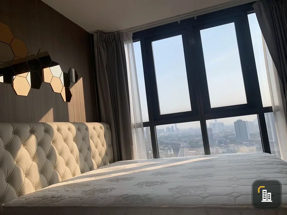 For sale: The Base Garden Rama 9, 21st floor, high view, comes with complete facilities, just bring your own luggage and move in.