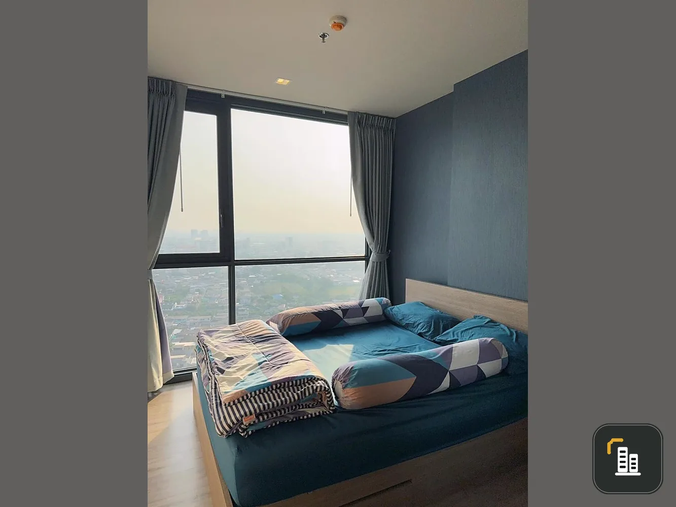 For sale: The Line Wong Sawang, high floor, spacious room, with built-in furniture, plus a city view. Hurry and book now!