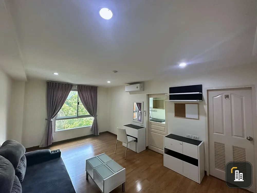 For rent: Double U Condo Phahon-Ladprao, corner room with privacy, reasonable price, hurry to reserve.