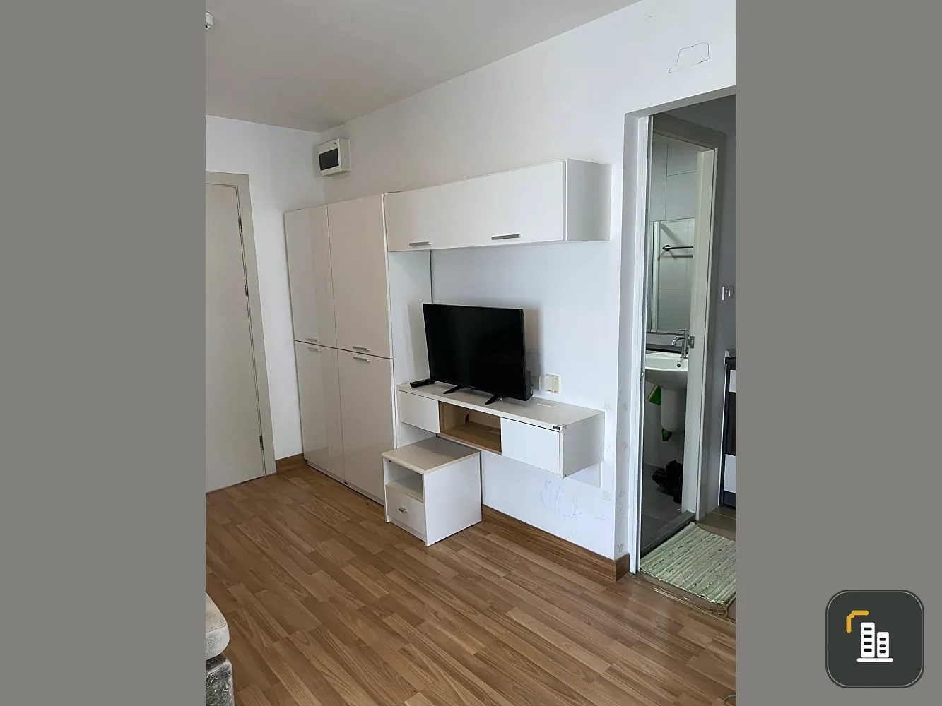 For sale, for rent, The One Plus D Huamark 12, quiet corner view, spacious room, city view, if you don't book, you'll really miss out.