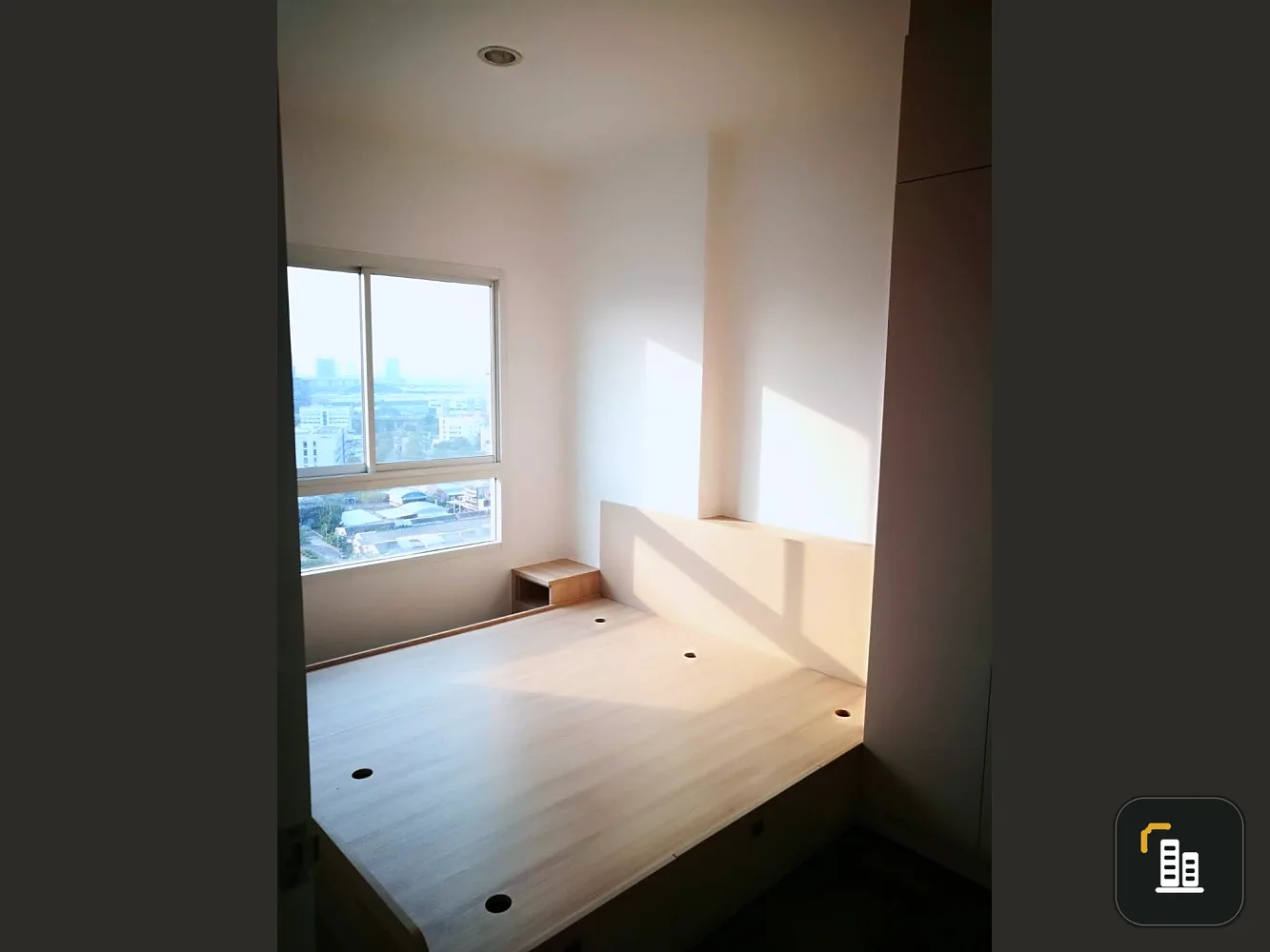 Urgent sale: Condo BTS Residence, corner room, city view, 21st floor, built-in furniture, must buy now!