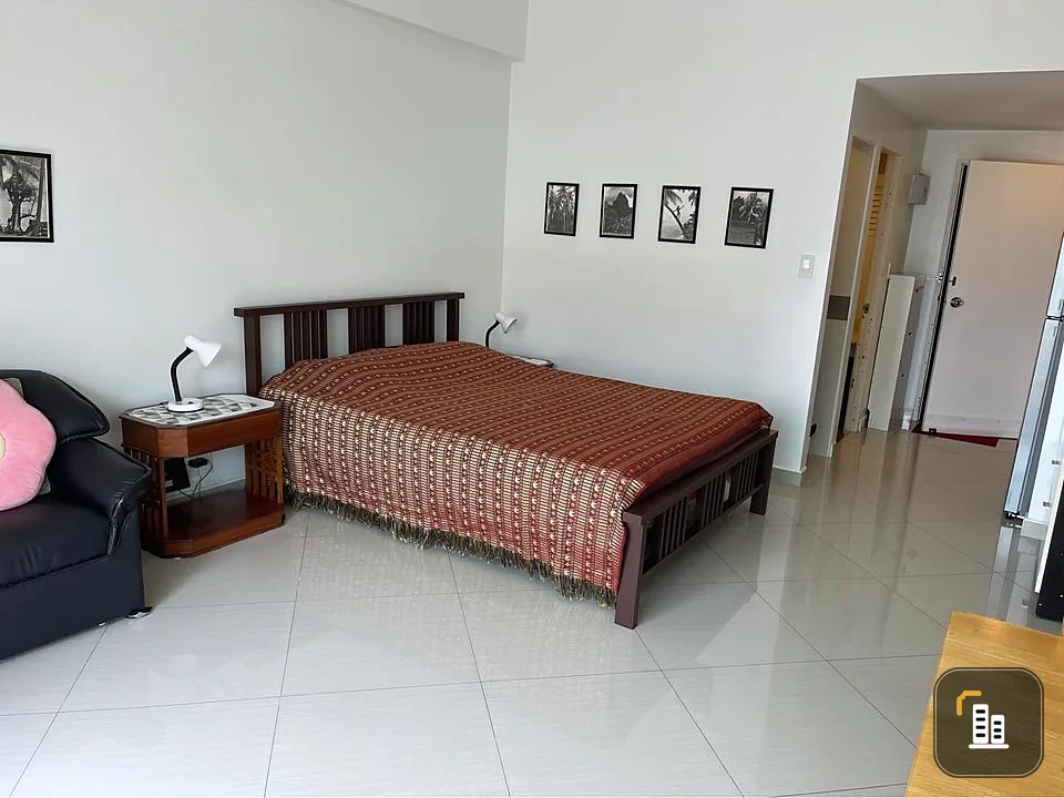 For sale Jomtien Condotel (Jomtien) Excellent location, sea view room, complete furniture and appliances, move in now.