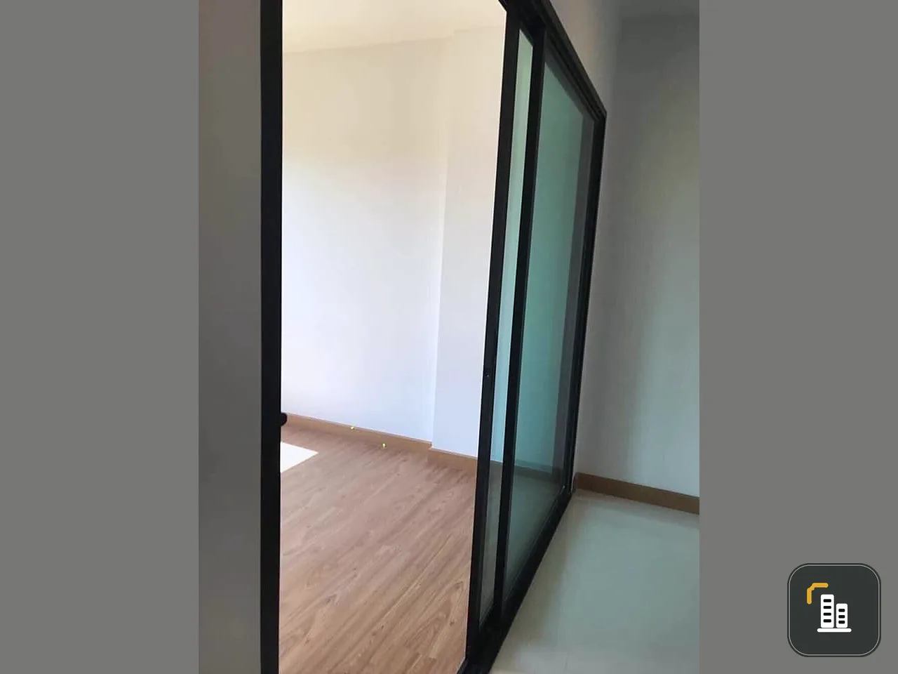 Condo for sale, B-Leaf Tiwanon, empty room, not too expensive. Room decorating lovers, you must not miss this.