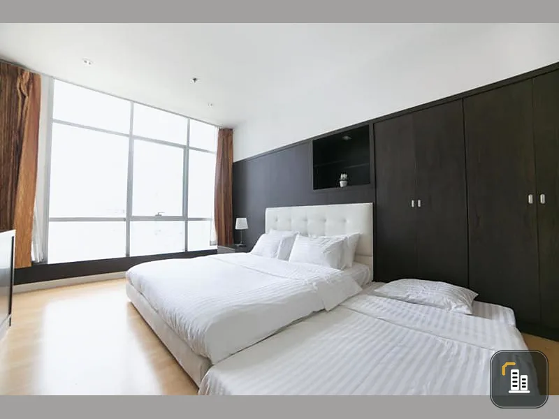 For sale/rent: Baan Sathorn Choaphaya, white-themed room with simple and comfortable decor. Don't miss this amazing deal!