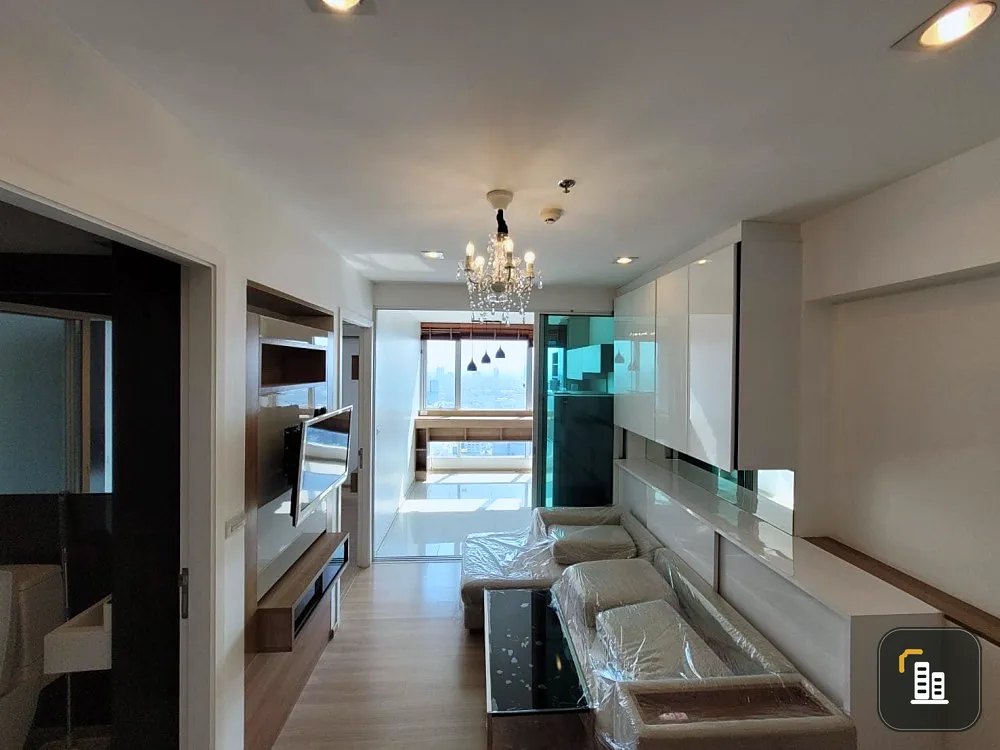 For sale: Rhythm Phahonyothin-Ari, high floor, 39th floor, spacious room, decorated with built-in furniture. If you don't reserve, you'll really miss
