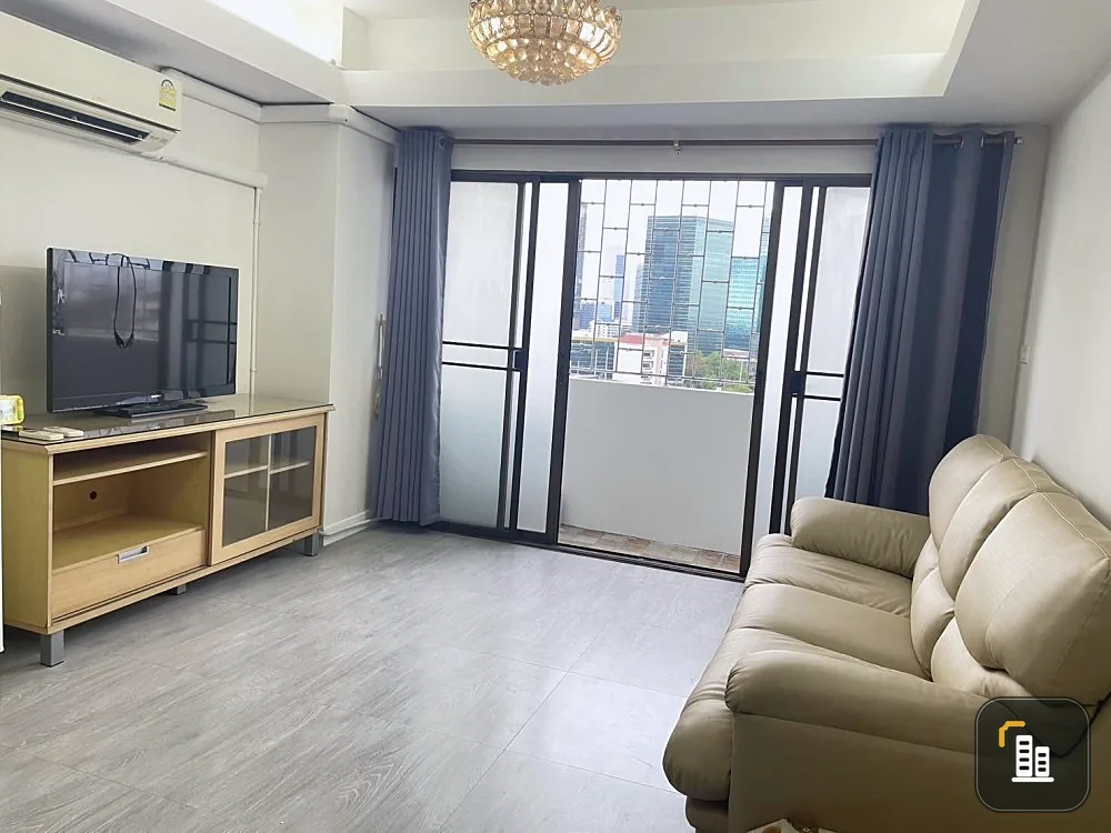 For sale, for rent, Central Ratchayothin Park, lots of usable space, excellent built-in furniture, spacious kitchen, hurry and reserve now.