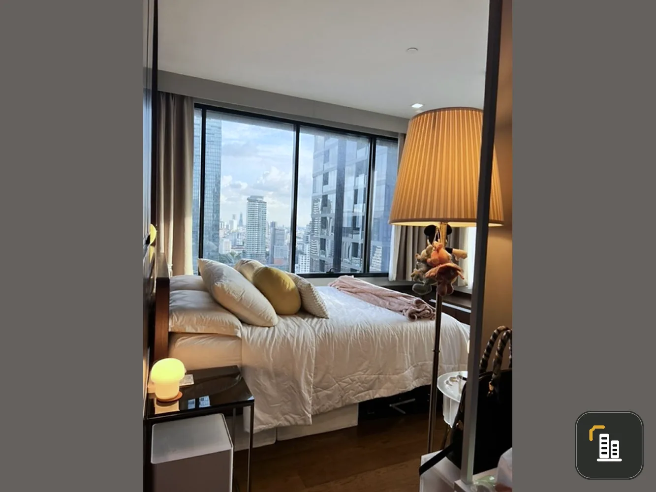 For sale M Silom 2 bedrooms, spacious, airy, fully furnished, interested in booking now, don't miss out.
