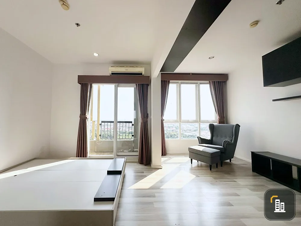 For sale: The Key Sathorn Ratchapruek, 22nd floor, very windy, no buildings blocking the view from the room window. You have to get it now!