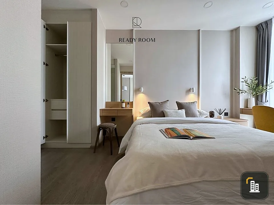 For rent: Cooper Siam, simply decorated but looks very good, 22nd floor, highest point, great city view, interested in booking now.