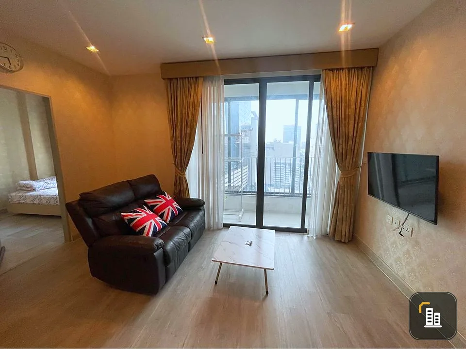 For rent: Ideo Mobi Rama 9, 17th floor, city view on Jod Fair side, decorated with beautiful wallpaper throughout the room, hurry and grab it now!