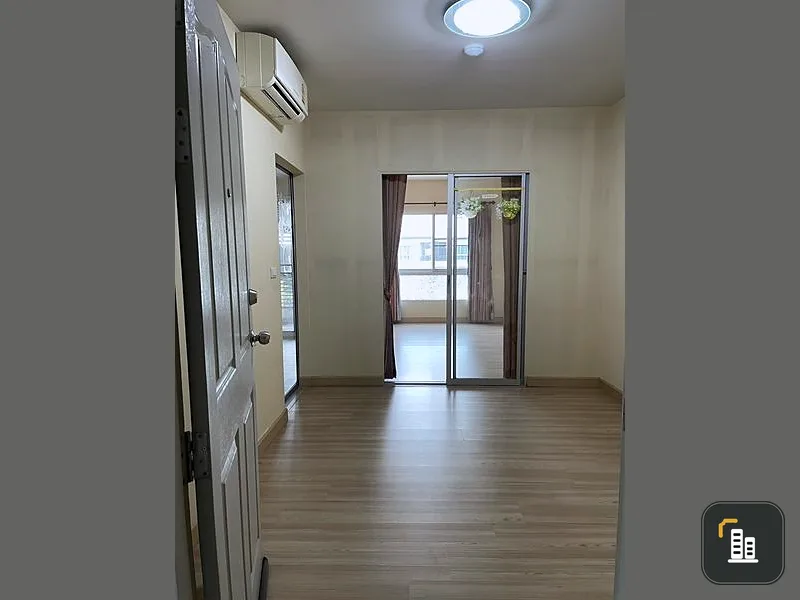 Urgent sale! Condo The Kit Chaengwattana, empty room, not too expensive. Room decorating lovers, you definitely can't miss this.