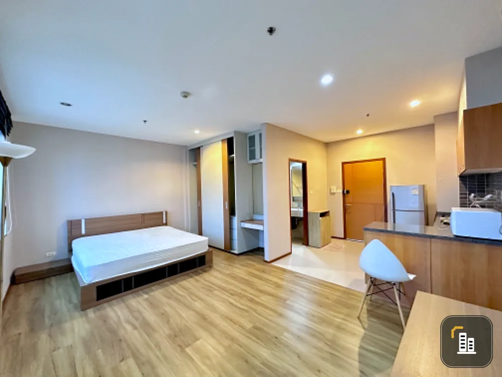 For sale: Villa Sathorn, 16th floor, spacious room, airy, ready to move in immediately. Book now, don't miss out.