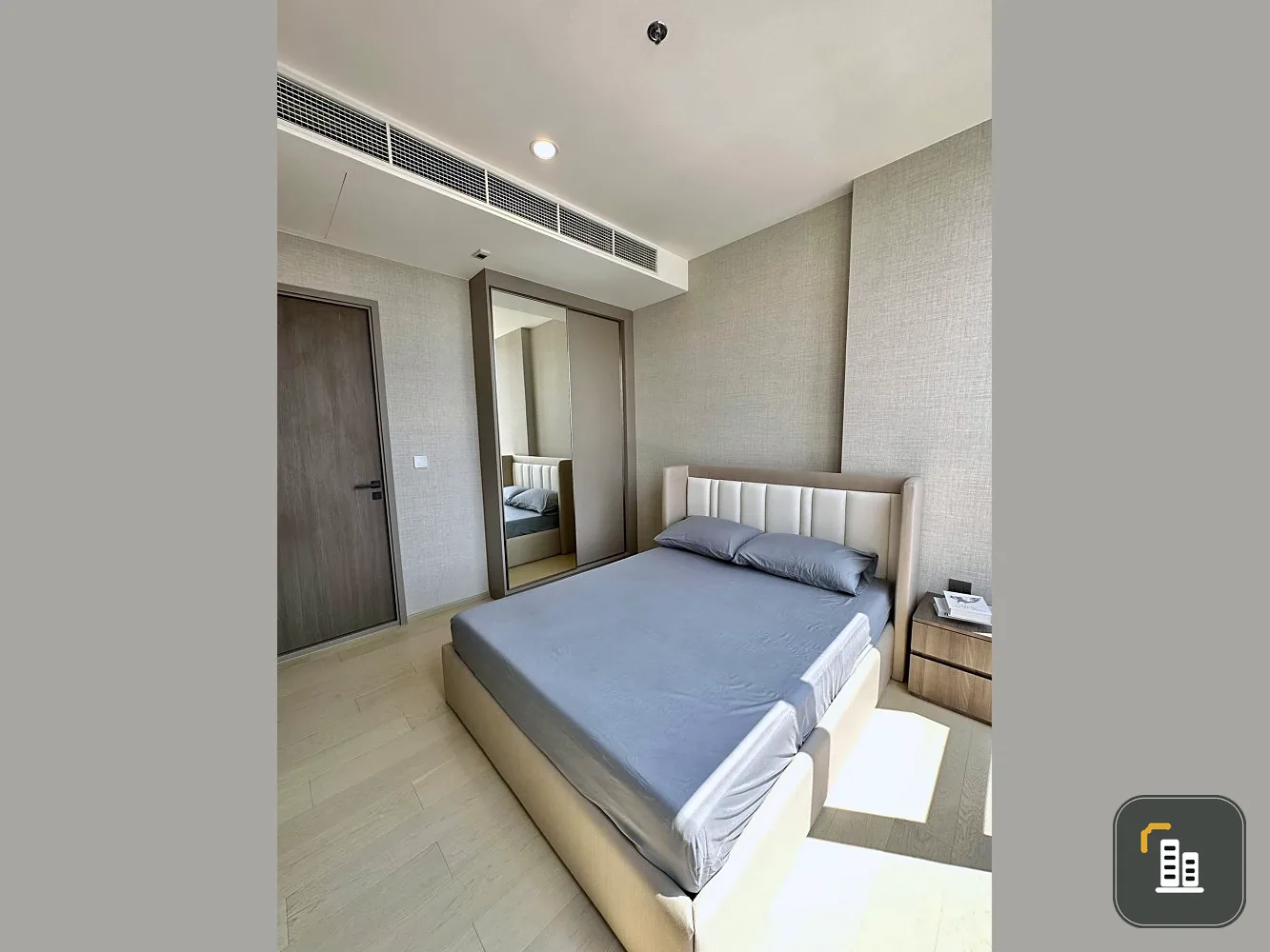 For rent: The Extra Phayathai - Rangnam, high floor, spacious room, nice decoration, complete facilities, if you don't book, you'll miss out.