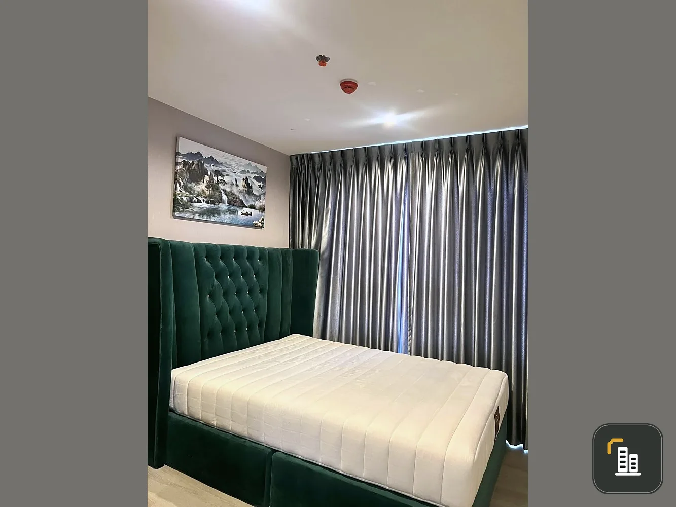 For rent: Ideo Charan 70 - Riverview, fully furnished room, complete set, wallpapered throughout the room, ready to move in