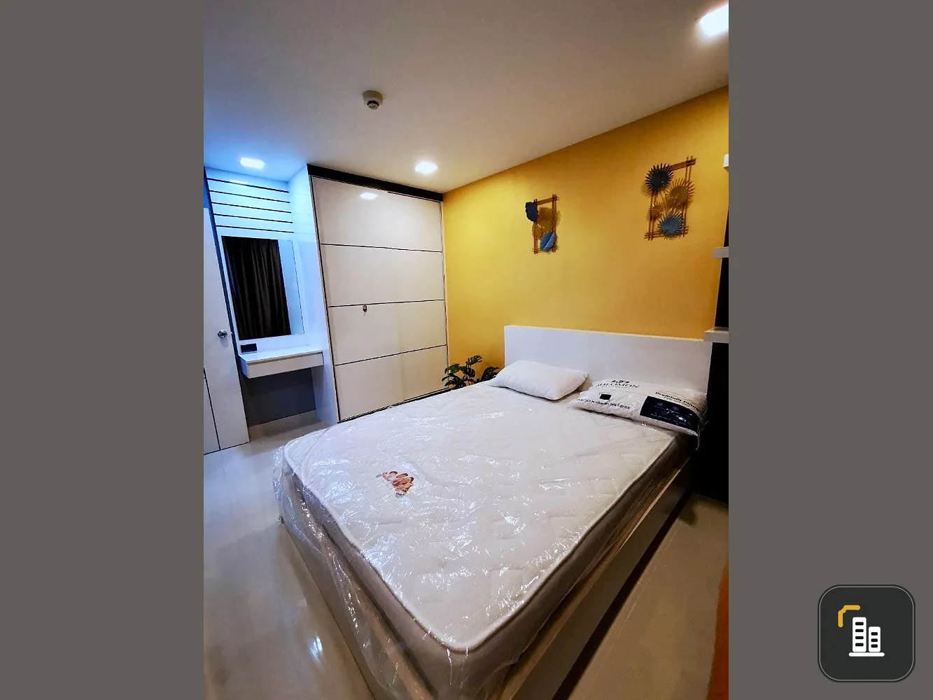 Urgent sale, Condo The Time, 6th floor, colorful room with a large sofa, comfortable to sit on, great price, book first, get it first.