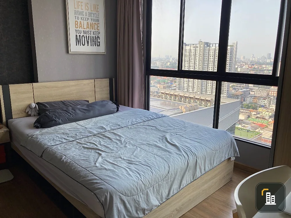 For sale: The Tree Interchange, 28th floor, Chao Phraya River view, fully furnished room, ready to move in, reserve now, don't miss out.
