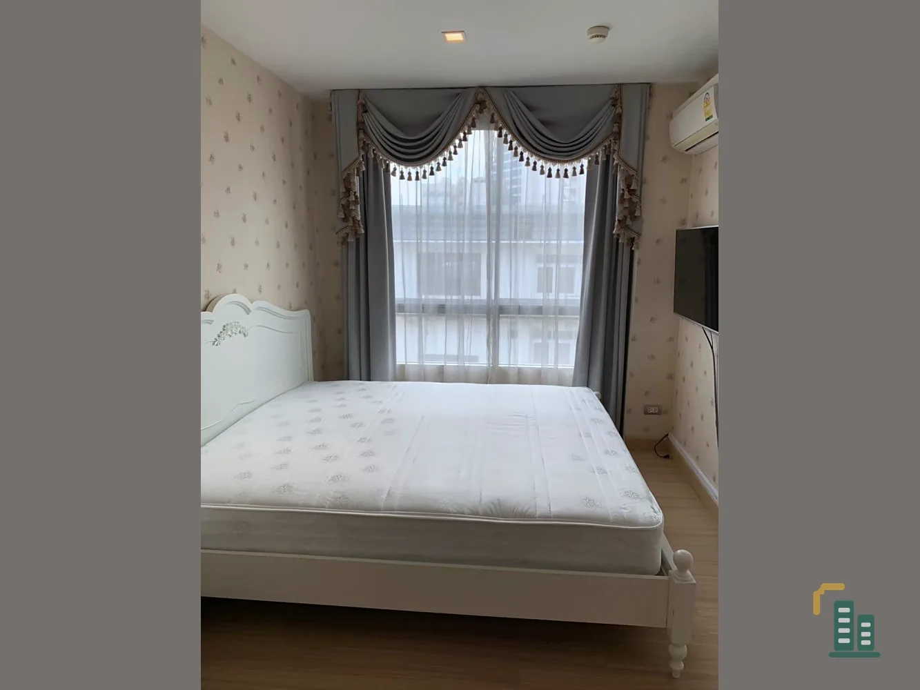 For sale: Tree Condo Ekamai (Sukhumvit 42), 5th floor, beautiful room, fully furnished, ready to move in, reserve now, don't miss out.