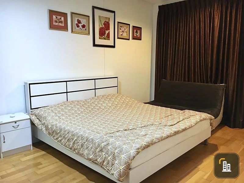 For rent Villa Sathorn, beautiful room full furniture Complete electrical appliances and cheap prices. Book now.