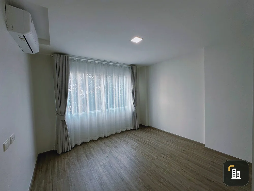 For sale: The Maple Ratchada-Ladprao, 3rd floor, empty room, nice to live in, good price, if interested, hurry and reserve now, don't wait.