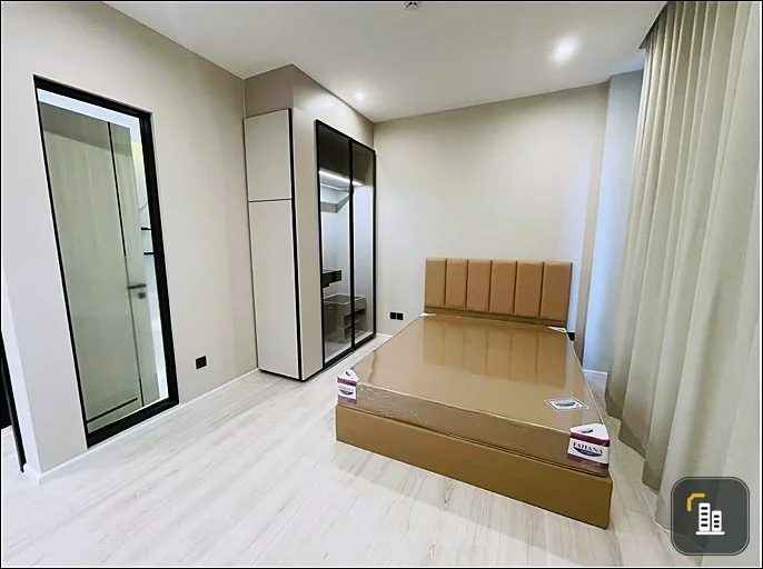 For sale: The Room Phayathai, 12th floor, fully furnished room, ready to move in. Interested in owning one? Hurry and reserve now!