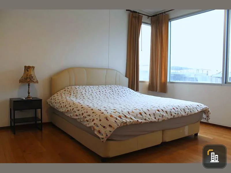 Villa Sathorn for rent, beautiful room decorated with classic furniture. Good room like this. Book now. Don't miss it