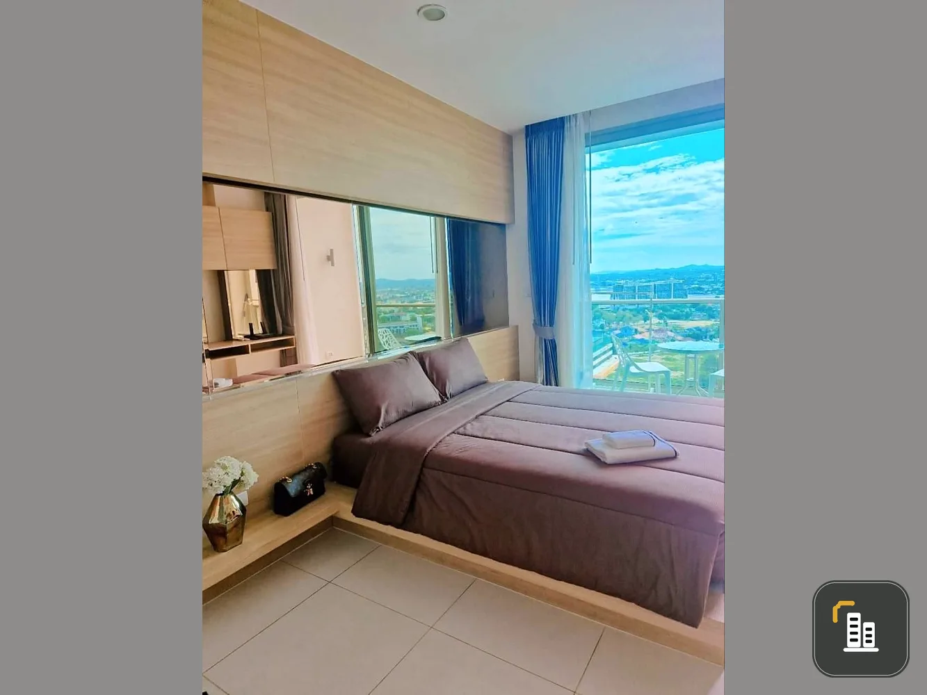 For sale: The Riviera Wongamat Beach (North Pattaya), high floor, city view, sea view and swimming pool, fully built-in