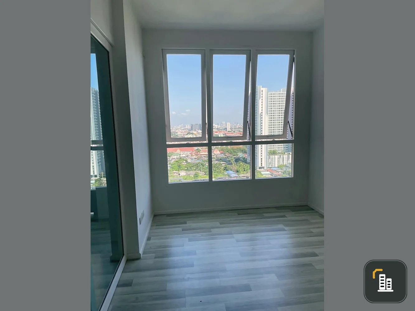 For sale: The Key Sathorn Ratchapreuk, 18th floor, empty room, airy, spacious, comfortable, interested in owning, hurry and reserve now.