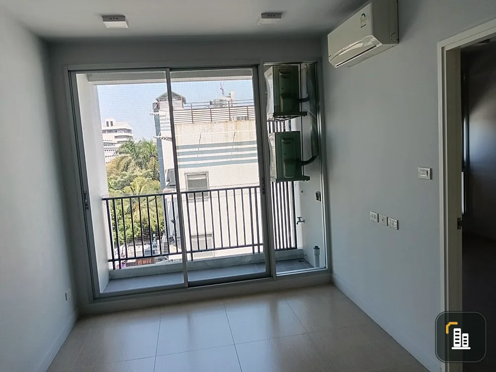 For sale: The Ville Express Ratchayothin, 6th floor, north-facing room, clean, empty room. Anyone who likes to decorate a room should not miss this.
