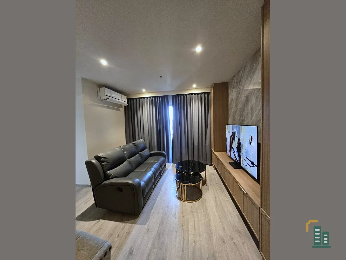 For rent Rhythm Ekkamai Estate 2 spacious bedrooms, high floor with city view, decorated with contemporary furniture