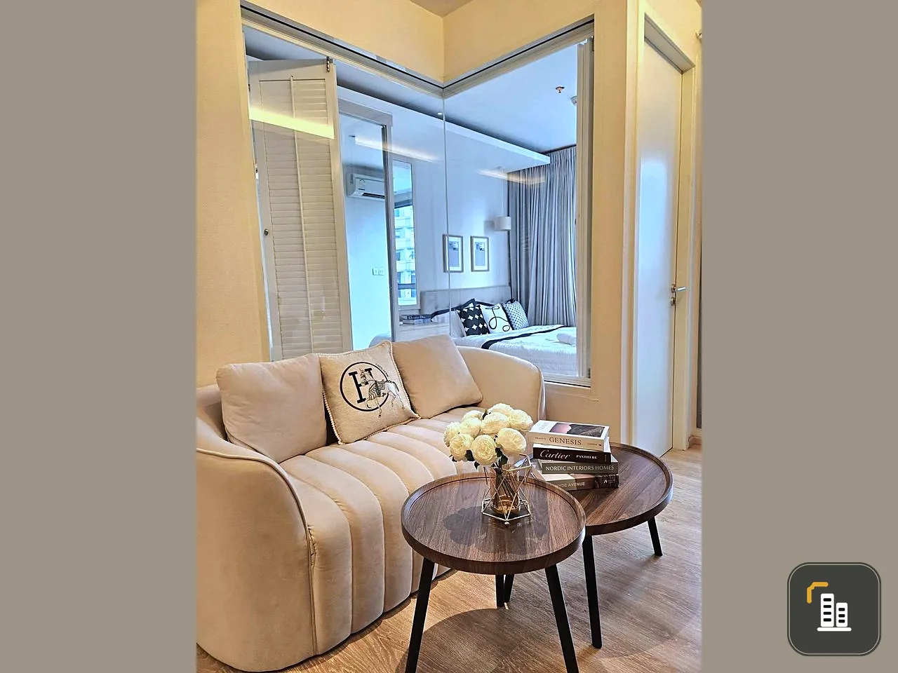 For sale, for rent, H Condo Sukhumvit 43, 8th floor, beautifully decorated room, simple and luxurious, looks good, very livable, interested, reserve n
