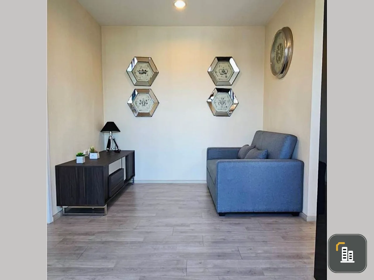 For sale: Plum Condo Central Station, 2 bedrooms, 2 bathrooms, fully furnished, ready to move in, move in now, don't delay.