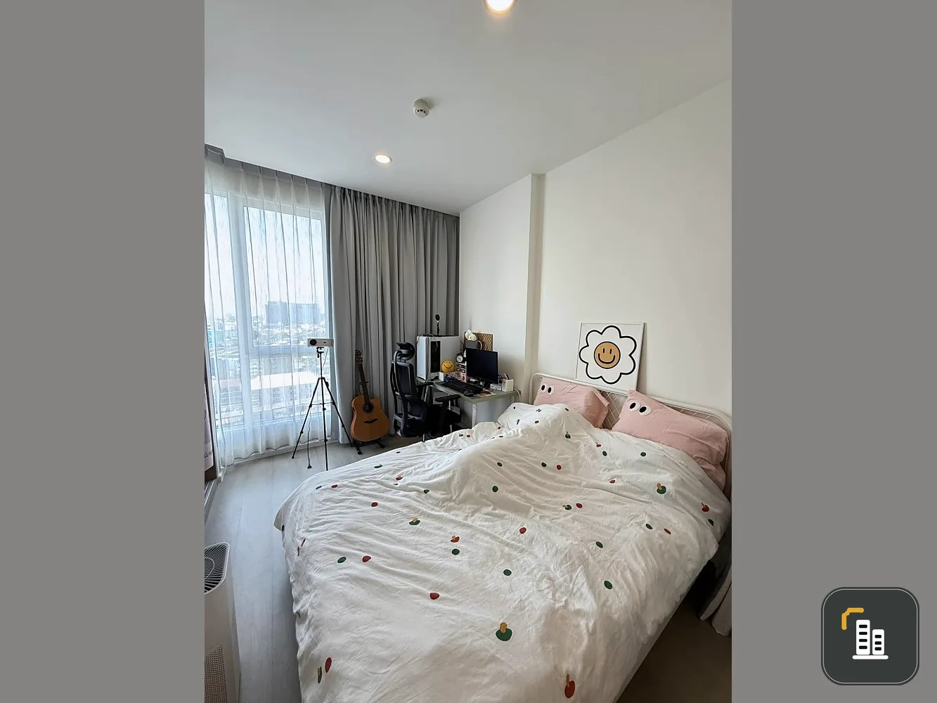 For sale: De Lapis Charan 81, 14th floor, partitioned room, fully furnished, reserve now, don't miss out.