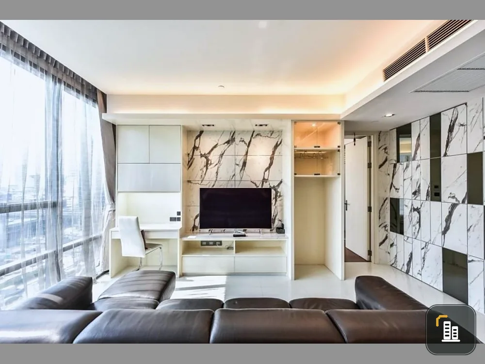 For sale: The Bangkok Sathorn, 9th floor, spacious room, fully furnished, nice to live in. Hurry and reserve to be the owner. Don't miss out!
