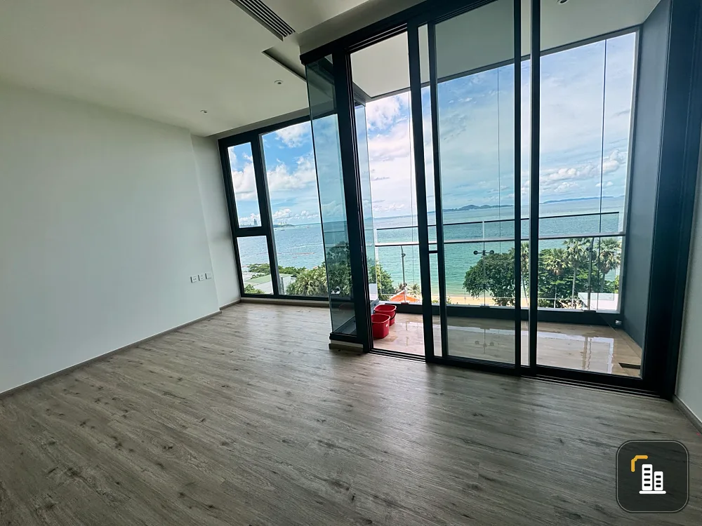 For sale, Arom Wongamat (North Pattaya), very beautiful sea view, close to the beach, spacious room, lots of space, interested in booking now.