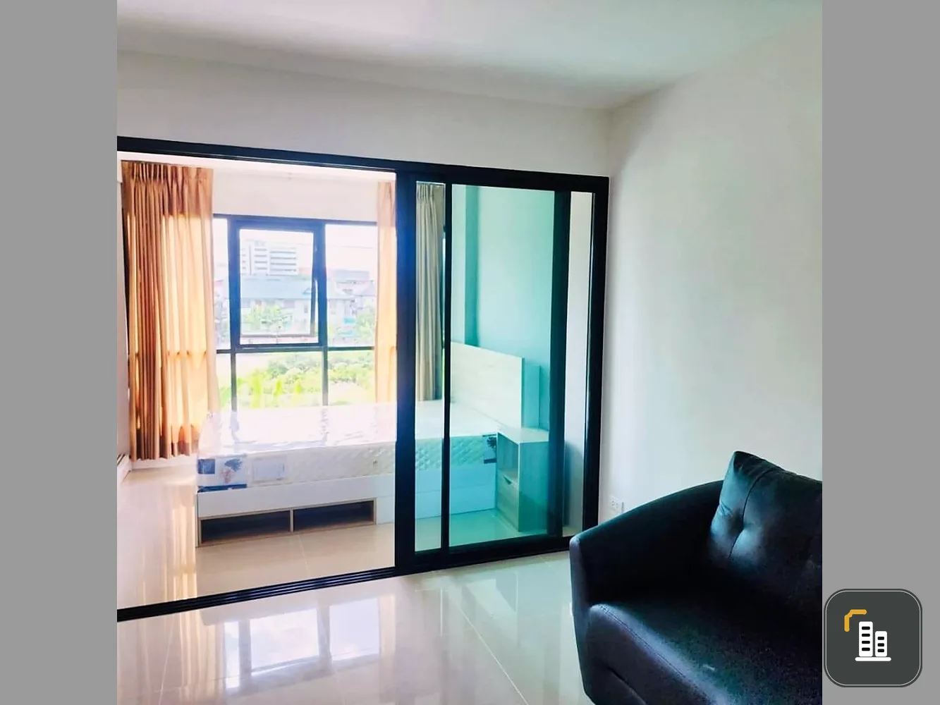 Condo down payment for sale, The Midtown Chaengwattana, convenient travel, close to the BTS, fully furnished, ready to move in.
