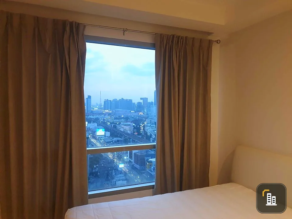 Urgent sale: Thru Thonglor, ready to move in, fully furnished, just bring your own luggage and move in.