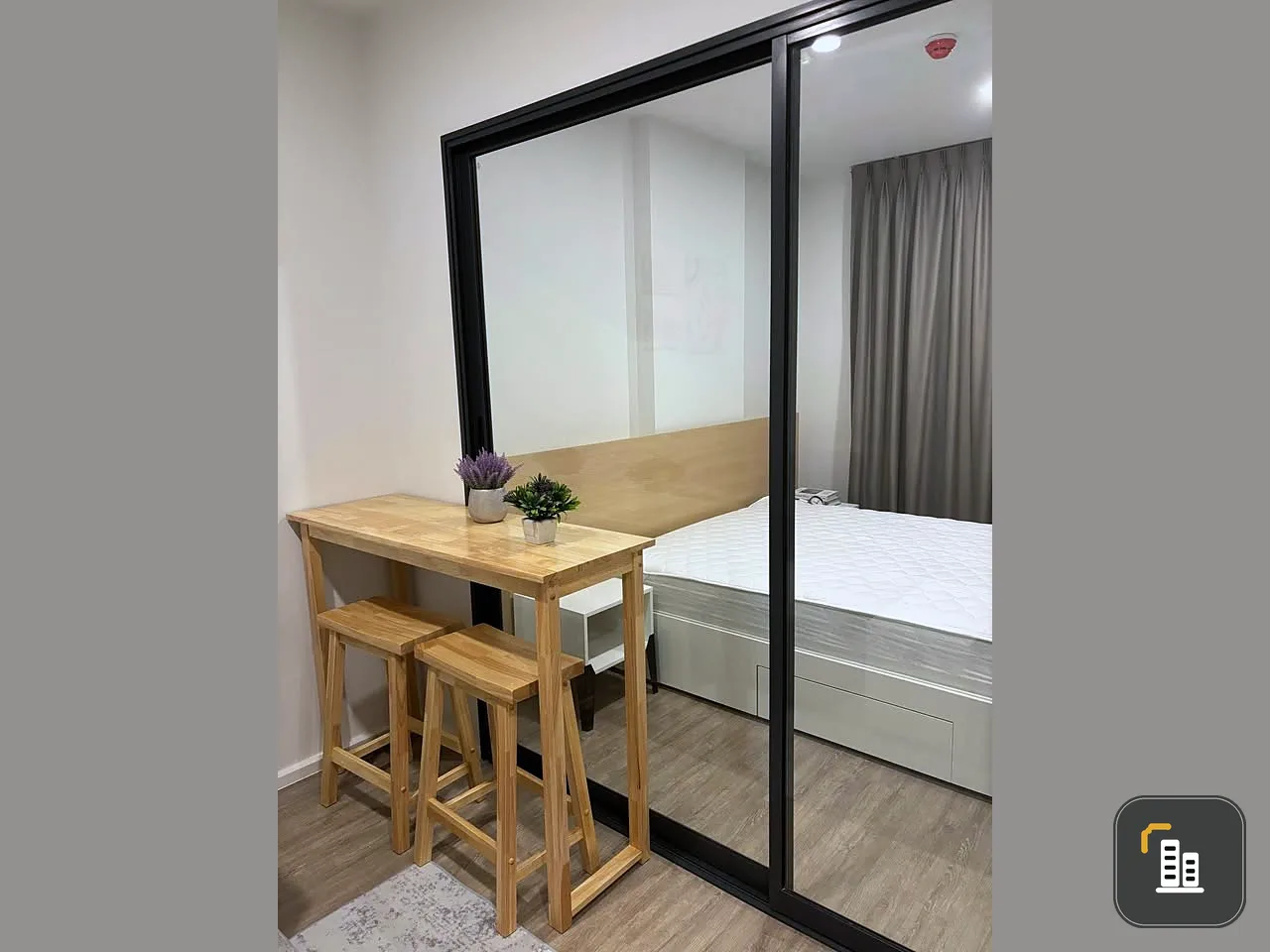 For rent: Blue Sukhumvit 89, well-separated room, great price, just bring your suitcase and move in.