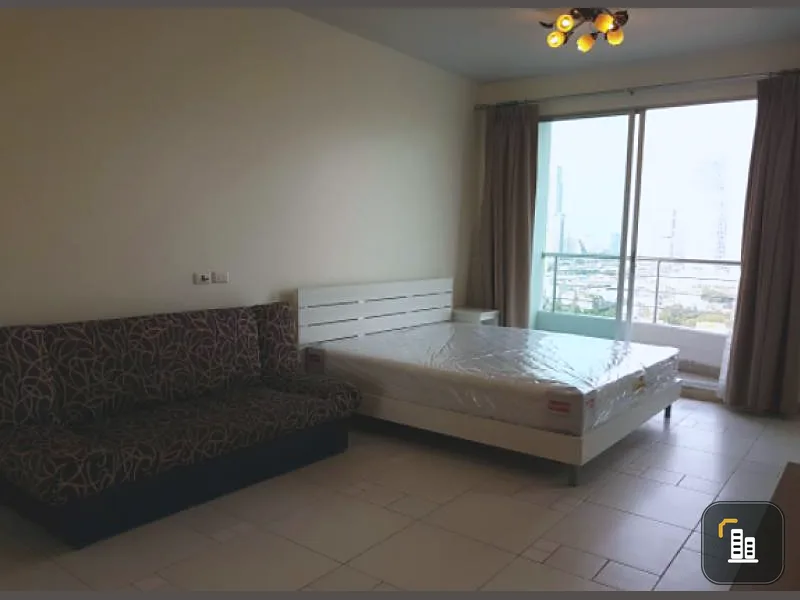 Condo for rent, Supalai River Place, wide room, white tone, comfortable, clean, very nice Plus a very cute price. Book quickly.