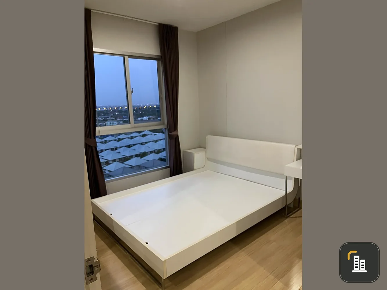 Condo for sale, The Parkland Srinakarin Lakeside, furniture and electrical appliances, 15th floor, beautiful view, don't miss it.