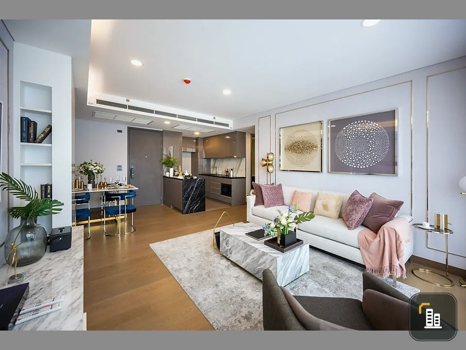 For sale: Siamese Exclusive Queens, 21st floor, very high, great breeze, beautifully decorated room, just bring your own luggage and you can move in.