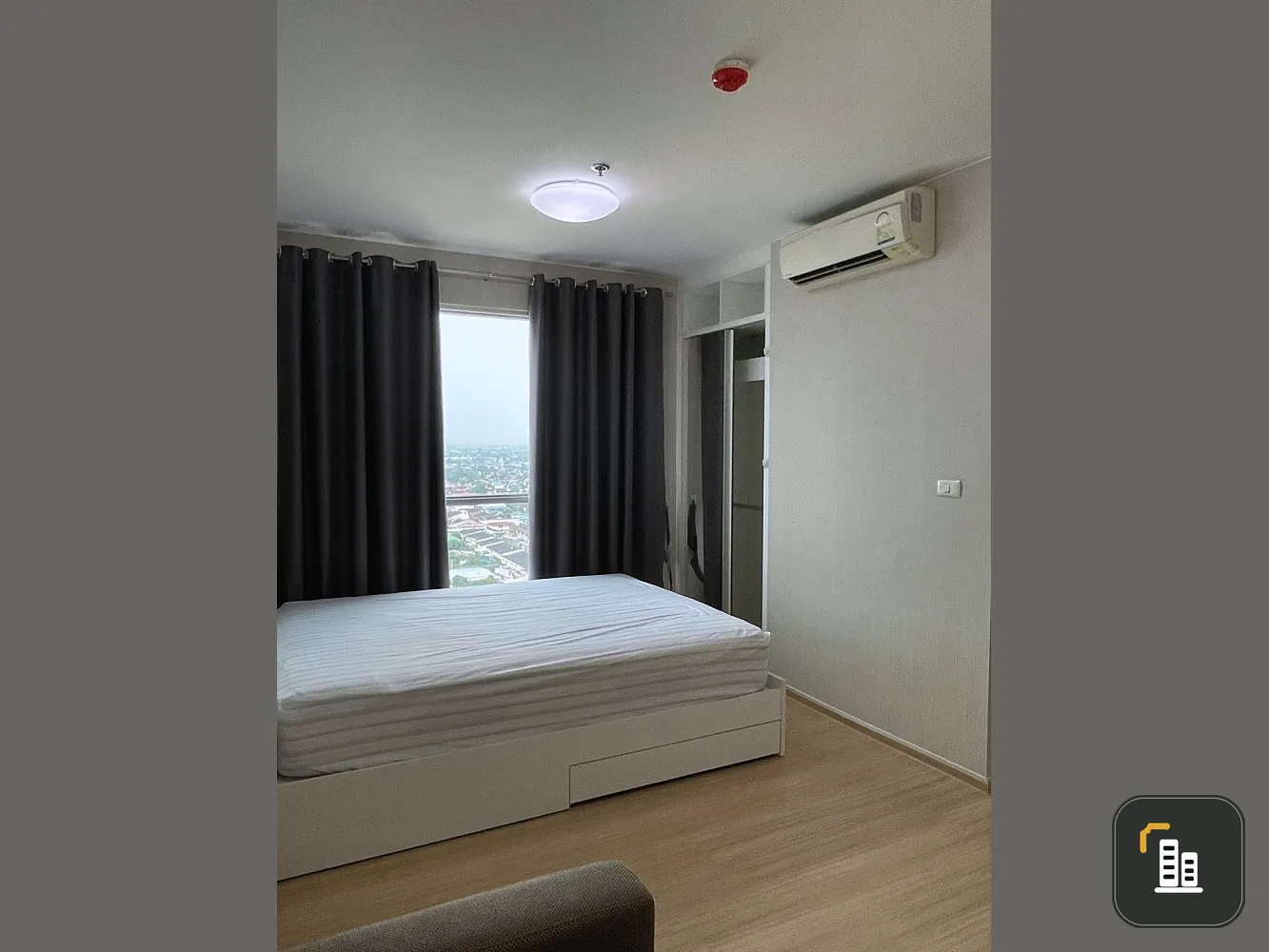 For rent: Fuse Sense Bangkae, 19th floor, fully furnished room, move in with your bags immediately. Book now, don't wait.