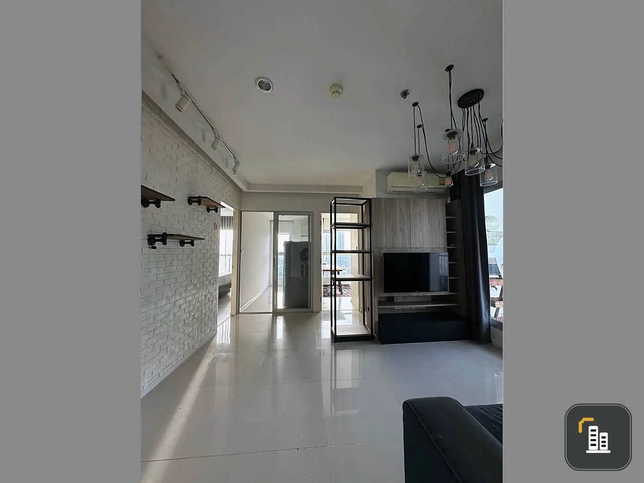 For sale: Aspire Sukhumvit 48, corner unit, 2 bedrooms, 2 bathrooms, decorated in a loft style with fully built-in furniture. Get it now!