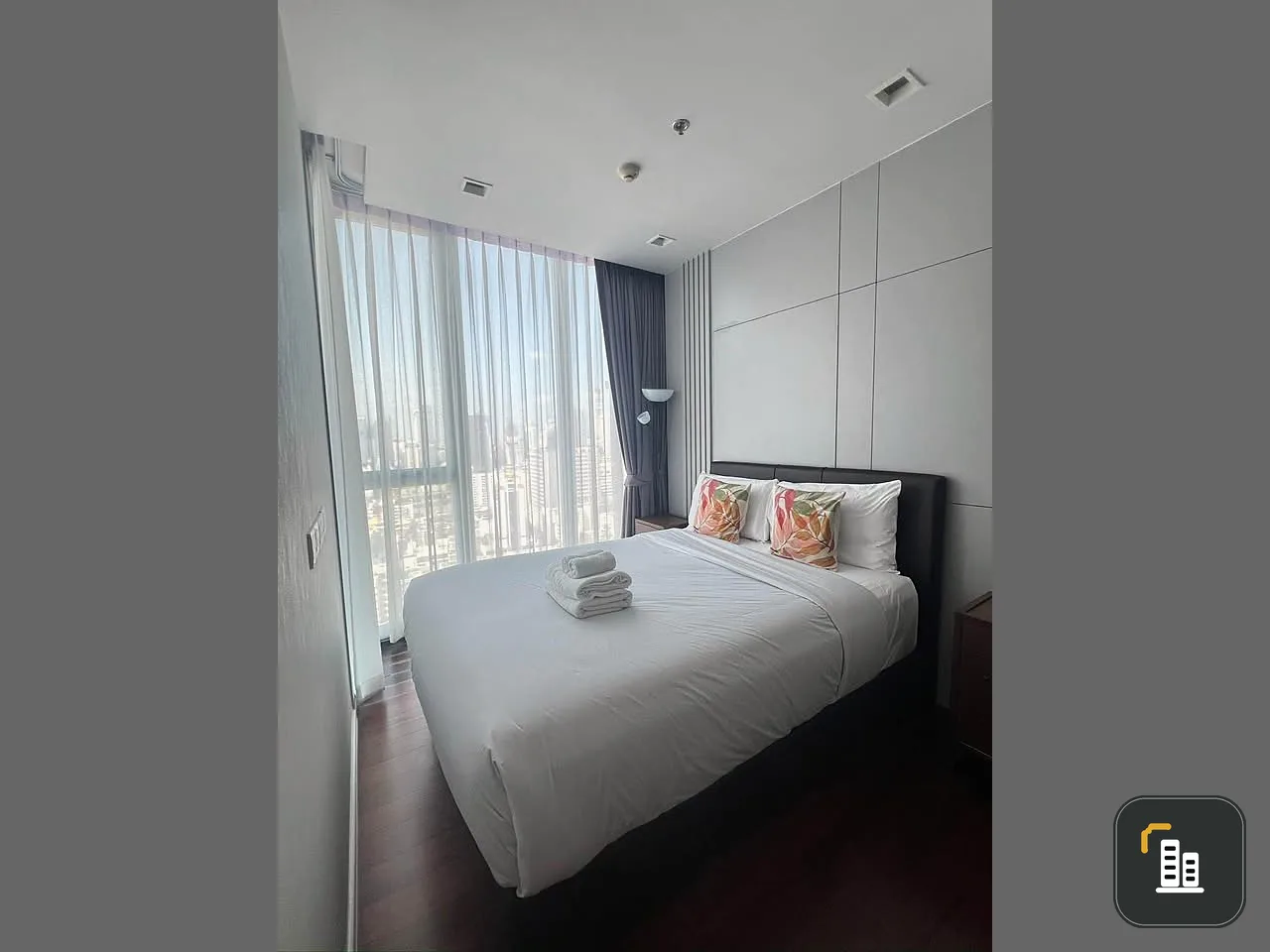 For sale: Hyde Sukhumvit 11, 28th floor, special corner room, beautiful open city view, no buildings blocking, fully furnished, luxurious, ready to mo