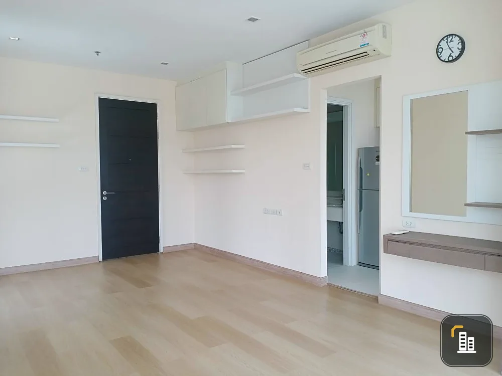 For sale: Ivy Sathorn 10, empty room on the corner of the building, not crowded, very private, first come first served.