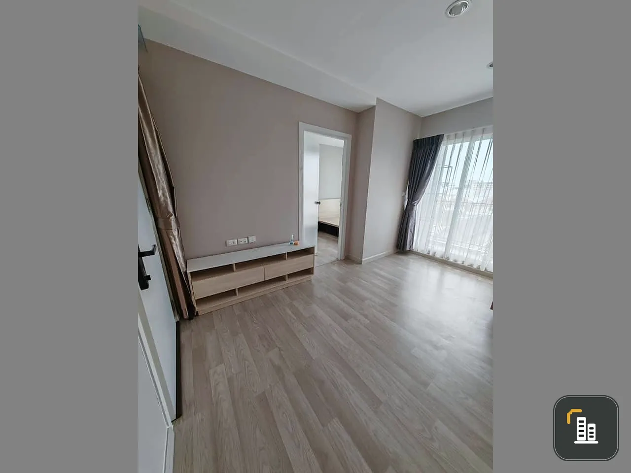 For sale: Plum Condo Chokchai 4, 5th floor, separate rooms, furnished, pool view, can't miss out on booking.